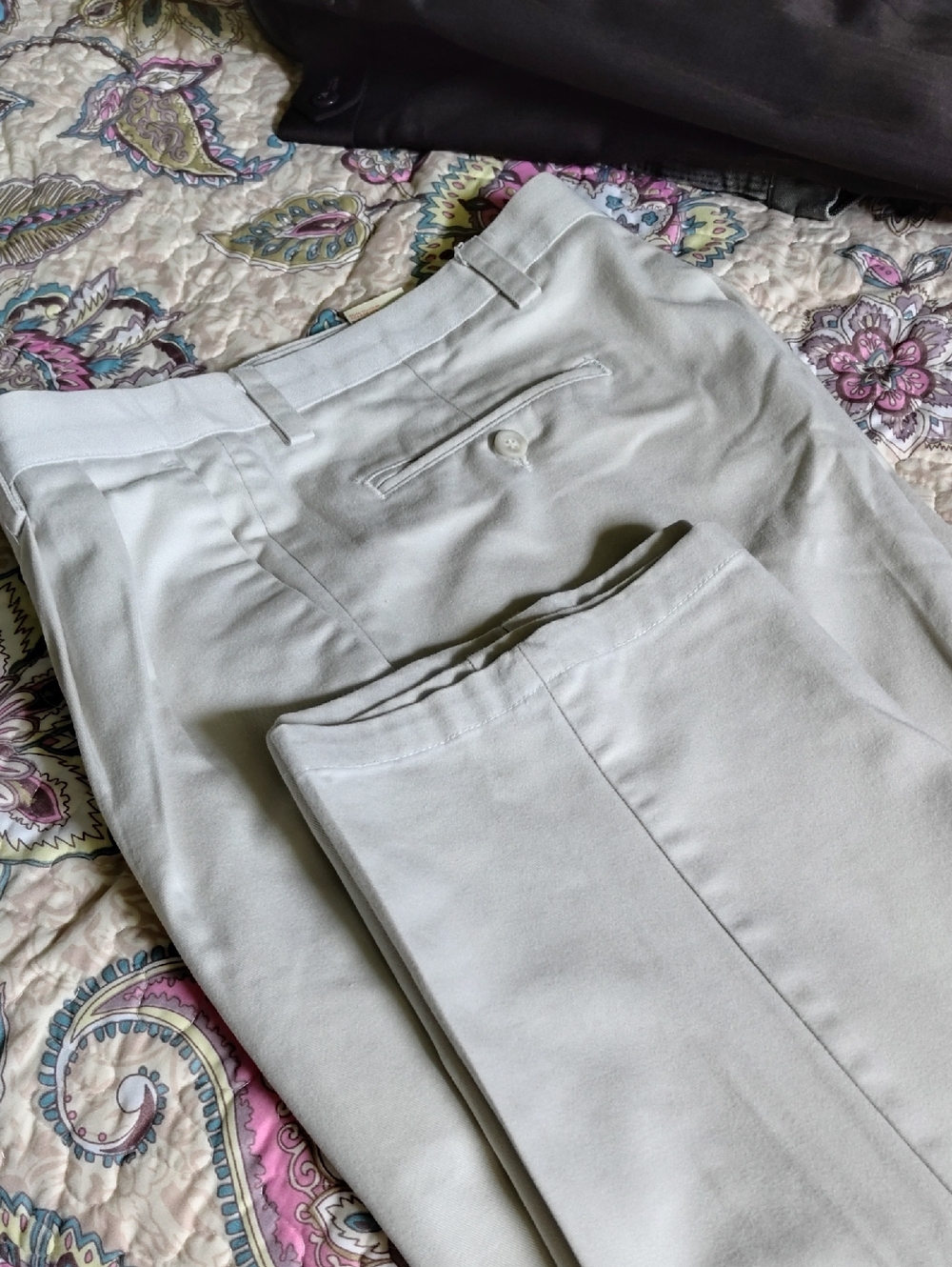 Men's Dockers Pleated Classic Fit Pants, 34x32, Excellent Condition